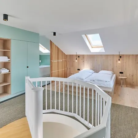 Designhotel Whitman Aparthotel 4*